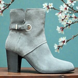 KOOLABURRA by UGG • Gray Suede Ankle Boots • Size 8 • Women